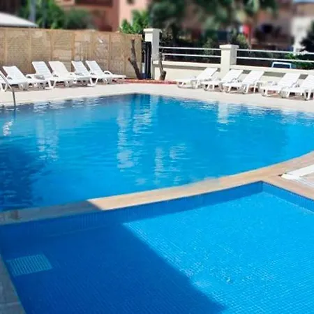 شقة فندقية Ceren Family 3*