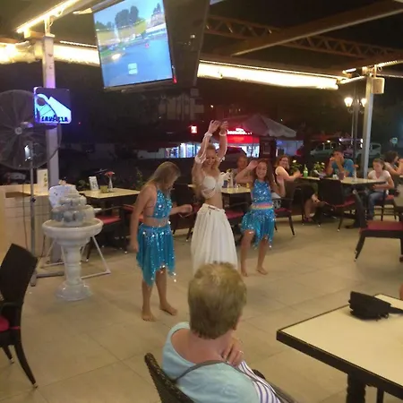 Aparthotel Ceren Family